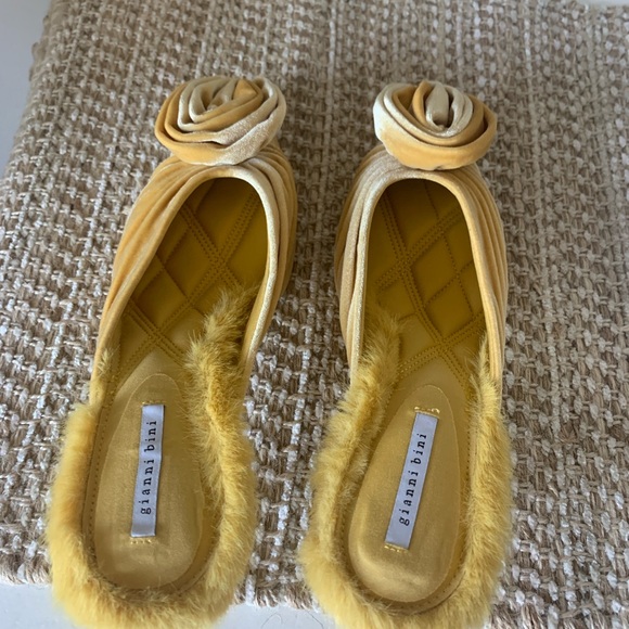 Gold Slip ons shoes 8 - Picture 9 of 13